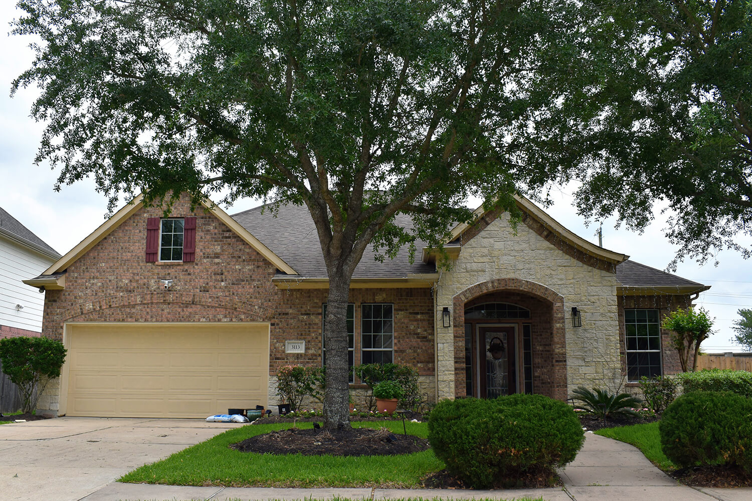 Selling my house with an overrun backyard